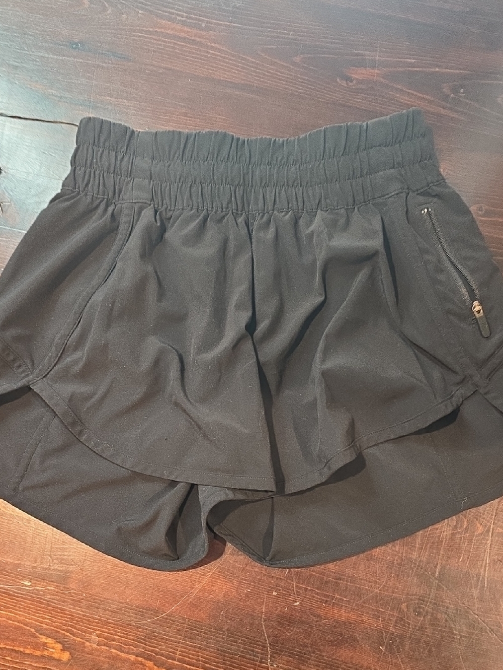 Lululemon Tracker Short V 4" - Black - Size 4